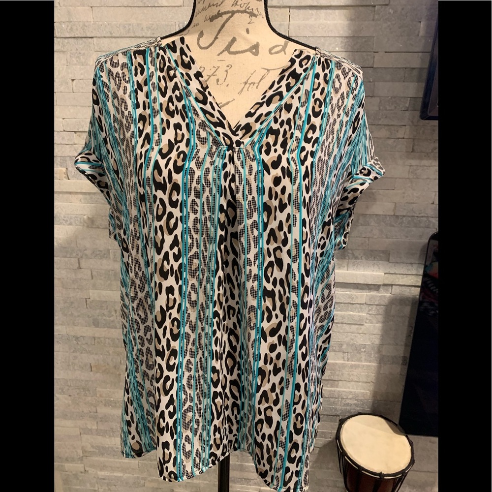 5 for $25 Beautiful blouse size M
